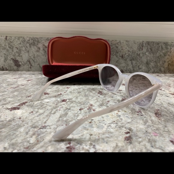 SOLD ‼️ Authentic Mother of Pearl Gucci Sunglasses - Picture 4 of 8